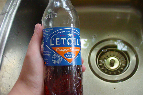 С оцет можете да почистите кухненските мивки