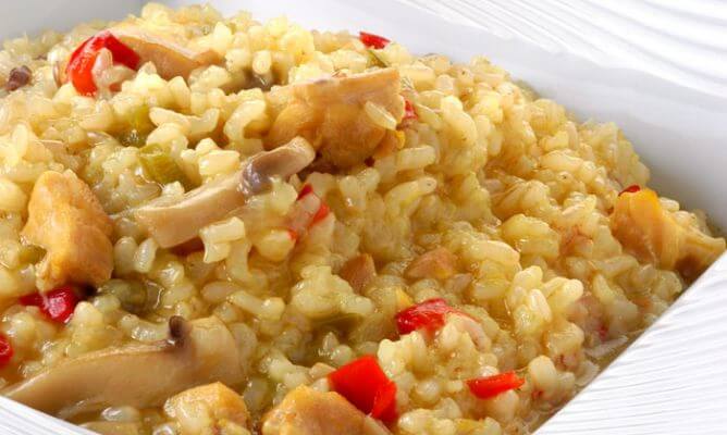ориз с гъби и люти чушки - перфектната вечеря за изгаряне на мазнини