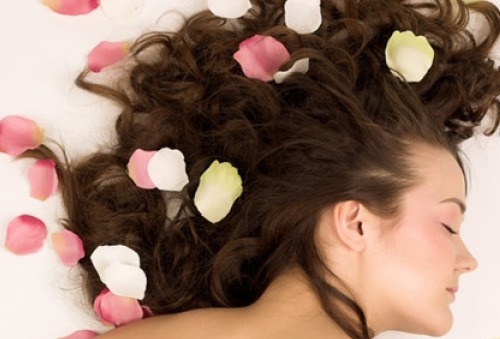 Как да ароматизирате косата си по естествен начин
