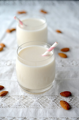 Ползите от бадемовото мляко за бързо отслабване