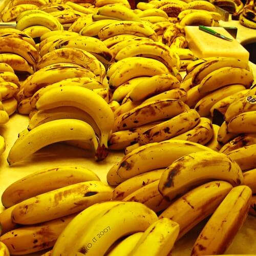 узрелите банани са идеално средство за напукани пети