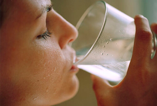 Ползи от пиенето на студена вода