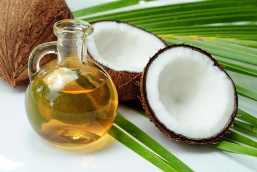 Може да използвате кокосово масло като заместител на балсам.