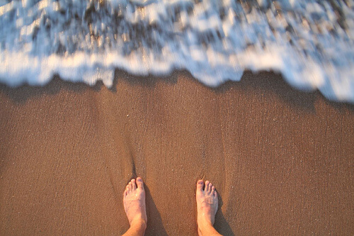 на плажа ходете с боси крака, за да по-добър тонус