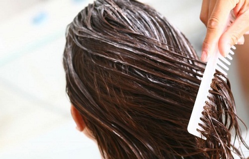 Използвайте гребен, за да избегнете загубата на коса
