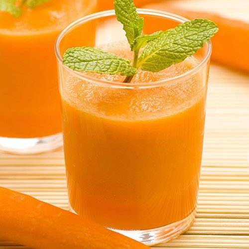 сок от моркови с мента против възпаленото гърло