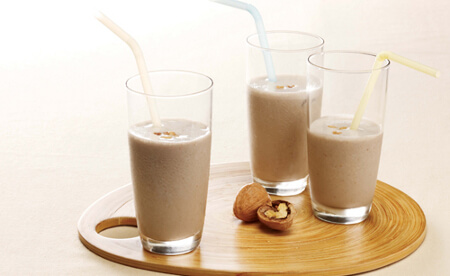 Млякото от орехи е най-полезно против разстройство от всички растителни млека