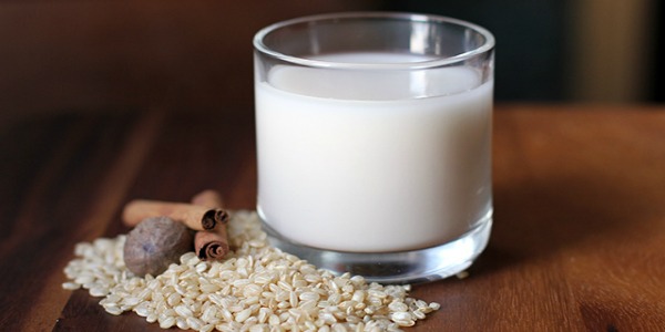 Оризовото мляко е лека и сладка напитка, която не съдържа глутен