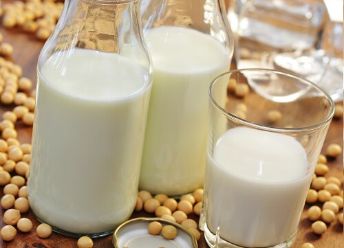 Соево мляко - едно от най-популярните растителни млека.