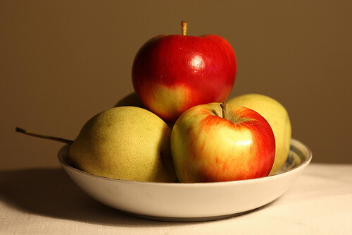 консумацията на ябълки спомага свалянето на килограми