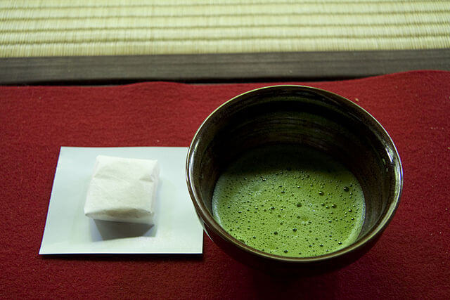 зеленият чай за лечение на акне и черни точки
