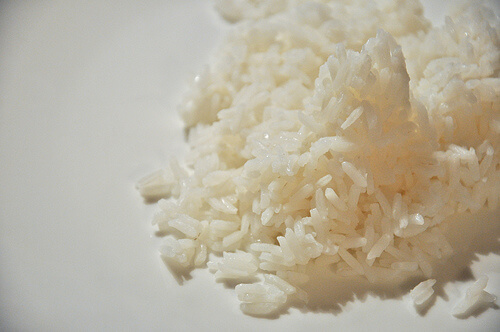 Белият ориз губи много от основните си вещества при рафинирането