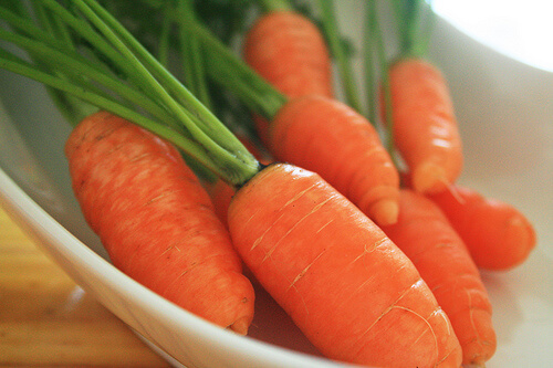 Пийте горещ сок от моркови 2-3 пъти дневно.