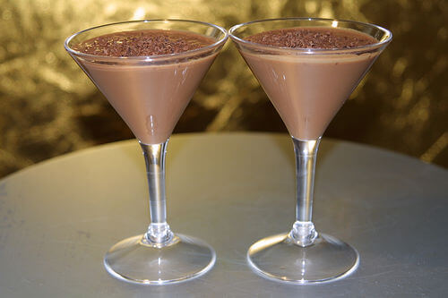 Шоколадът може да се използва за приготвяне на напитки и десерти