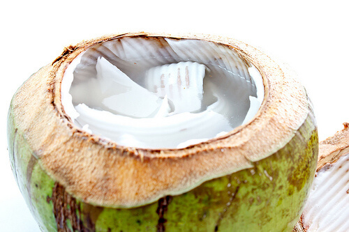 Здравословните ползи от кокосовата вода