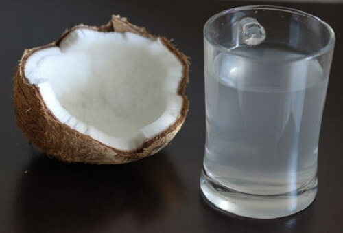 Здравословните ползи от кокосовата вода