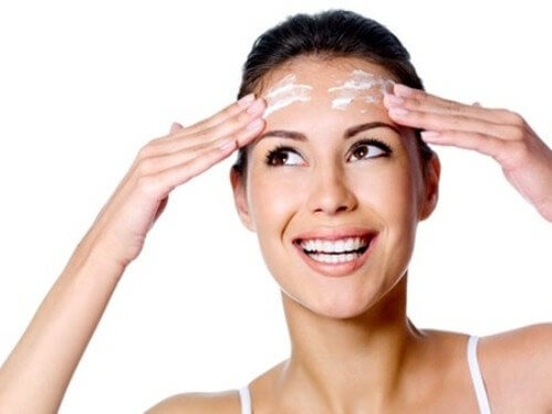различни козметични продукти предотвратяват появата на бръчки