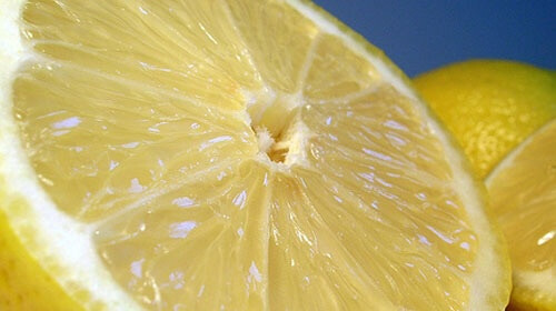 лимоните помагат за премахването на неприятни миризми в къщата