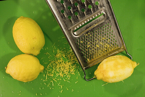 Грижа за миглите с лимонова кора