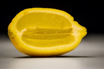 Почистване на кранчета с лимонов сок