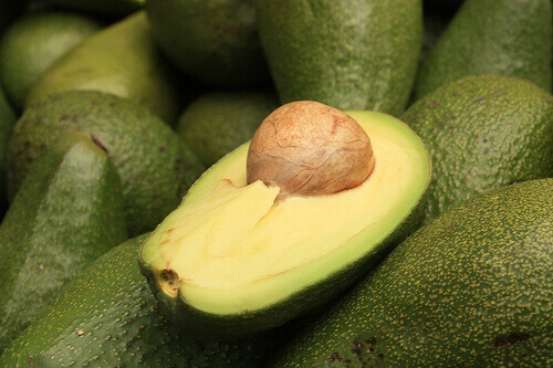 Смутита с  авокадо са хранителни и заместващи основното хранене