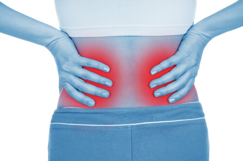 Първият симптом на бъбречни инфекции е силна болка в гърба.