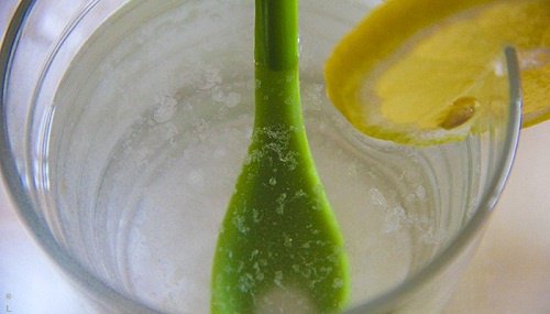Невероятната лечебна сила на сода бикарбонат с лимон