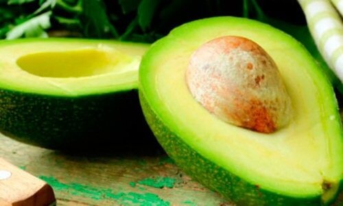 авокадото компенсира липсата на витамини от групата B
