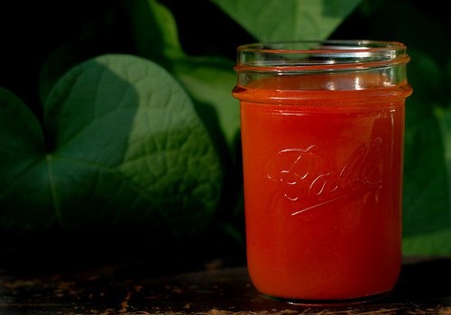 Сок от домат, лук и солена вода за бъбреците