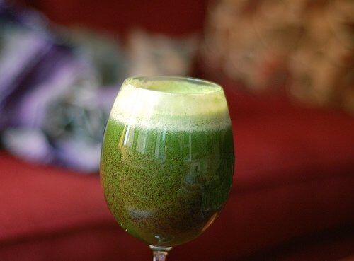 Сок от маруля и копър за детоксикация на бъбреците