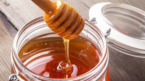 Чаша топло мляко с мед е най-сладкият начин да си осигурите добър нощен сън.