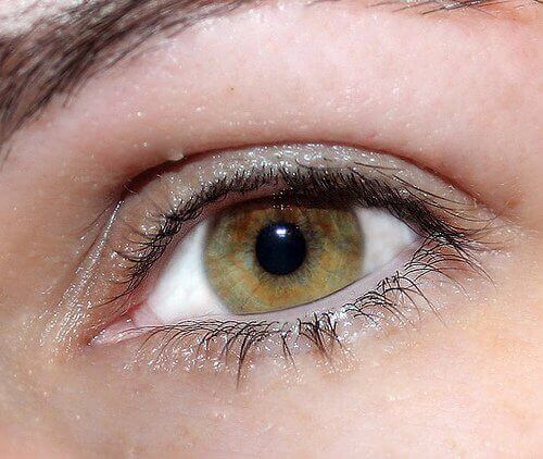 Тайни за естествено блестящи очи