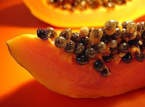 Свойстватана папаята стимулират храносмилането и възпират проявата на киселините.