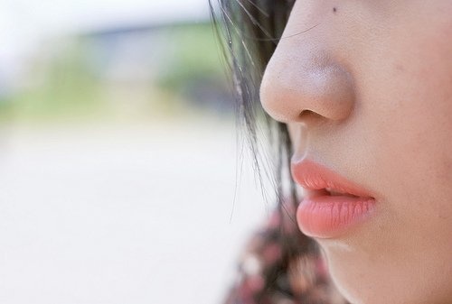 Хидратиране на устните за разкрасяване на лицето