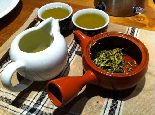 Липа и зелен чай за белите дробове