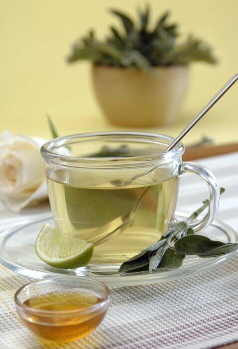 Градинският чай е добрър начин за намаляване на мазнините в коремната област.