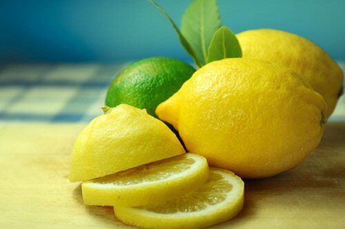 лимони и изсветляване вътрешната част на бедрата