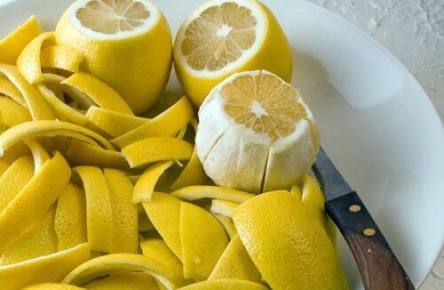 Преборете болката в ставите с лимонова кора