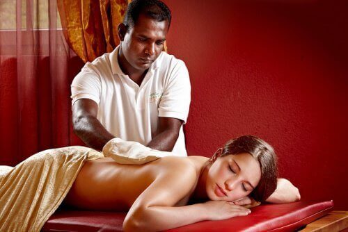 масаж за премахване на любовните дръжки