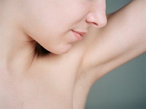 Болка в областта на подмишниците може да е знак за рак на гърдата.