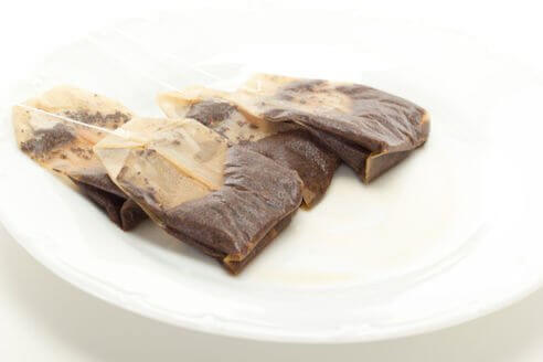 почистване на кухненските съдове с торбички чай