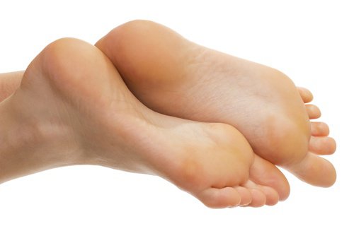 Появата на мазоли по краката не само загрозява стъпалата ви.