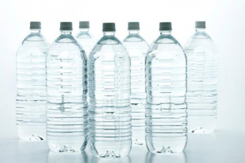 пластмасови бутилки за вода