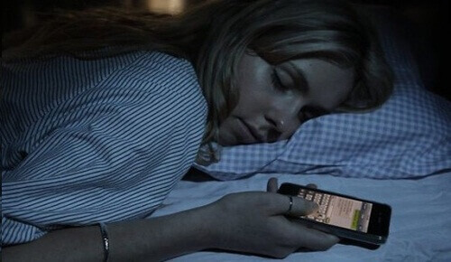 Електронните устройства ни пречат да спим