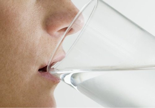 Защо да пием вода веднага след събуждане?