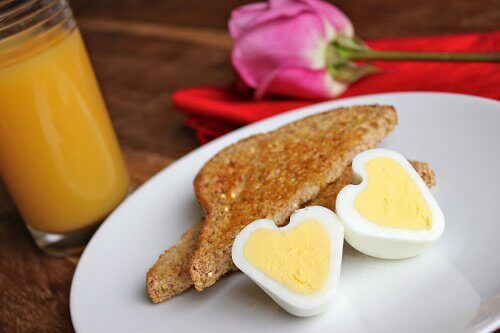 Как да приготвим яйца във формата на сърце