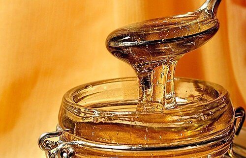 Маска от мед и овесени ядки за ексфолиране на лицето