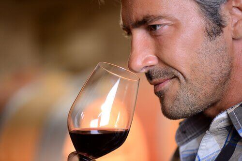 Ползите от пиене на чаша червено вино дневно 