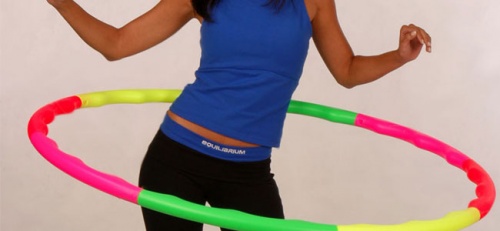 Опитайте да задържите обръча около кръста за 10 до 15 минути.