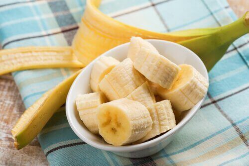 Бананите са подходяща храна при болно гърло